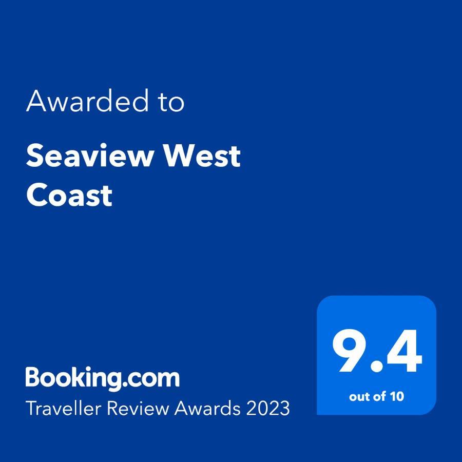Seaview West Coast - Exceptional - 2 Bedrooms Sleeps 5 -Stunning Sea Views - 500 Metres To Beach Bournemouth Eksteriør billede