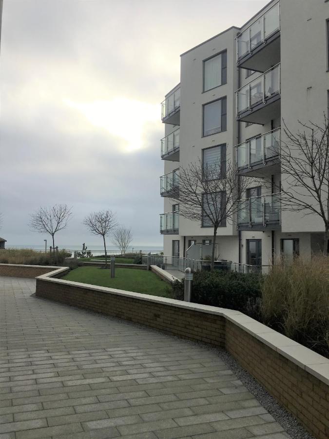Seaview West Coast - Exceptional - 2 Bedrooms Sleeps 5 -Stunning Sea Views - 500 Metres To Beach Bournemouth Eksteriør billede